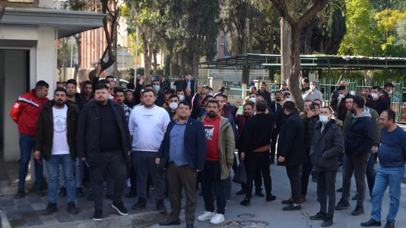 CHP Mersin Gençlik Kolları'ndan belediye ihalesinde yolsuzluk yapıldığı iddiasını manşetine taşıyan yerel gaze