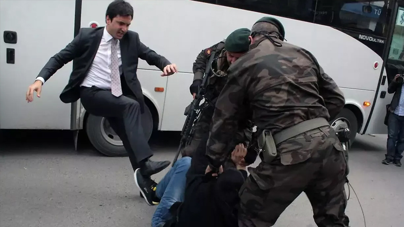 Ticari ataşe olarak Frankfurt'a atanan Yusuf Yerkel işbaşı yapamıyor