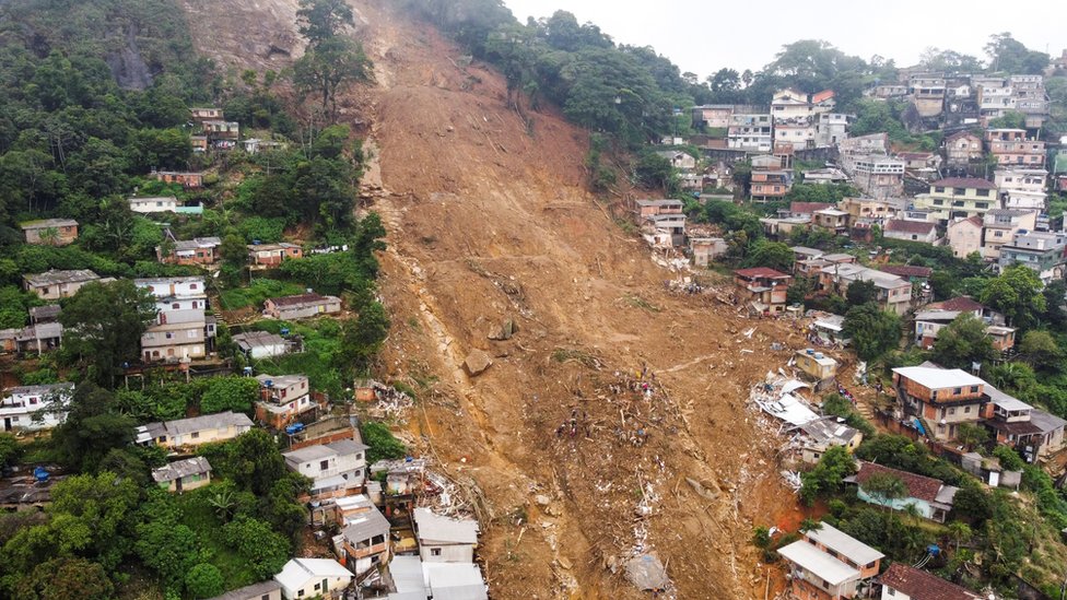 Brezilya'da heyelan ve sel felaketi nedeniyle yaklaşık 100 kişi hayatını kaybetti