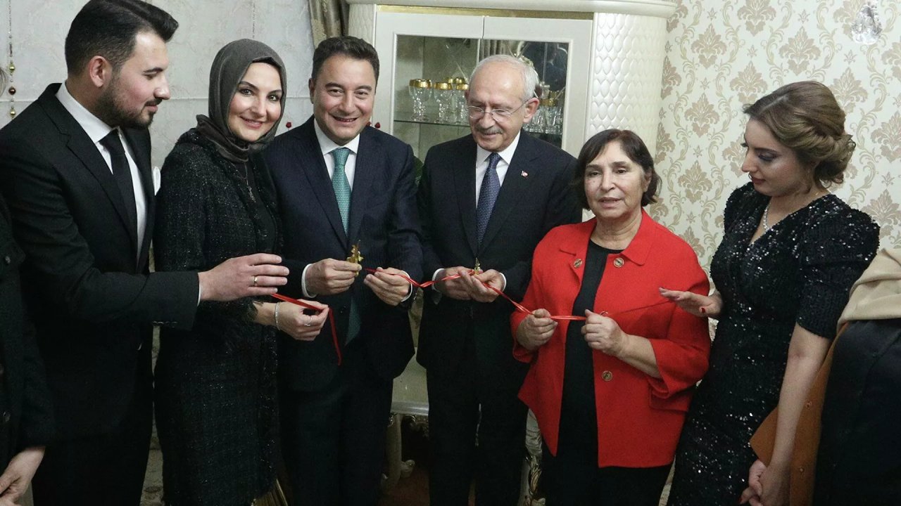 Kılıçdaroğlu ve Babacan eşleriyle beraber söz kesme töreninde bir araya geldi
