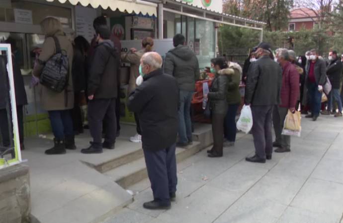 Yurttaşların kuyruk çilesi! ‘İktidara yazıklar olsun’