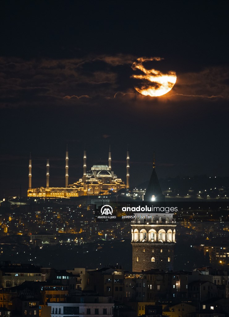 İstanbul'da dolunay