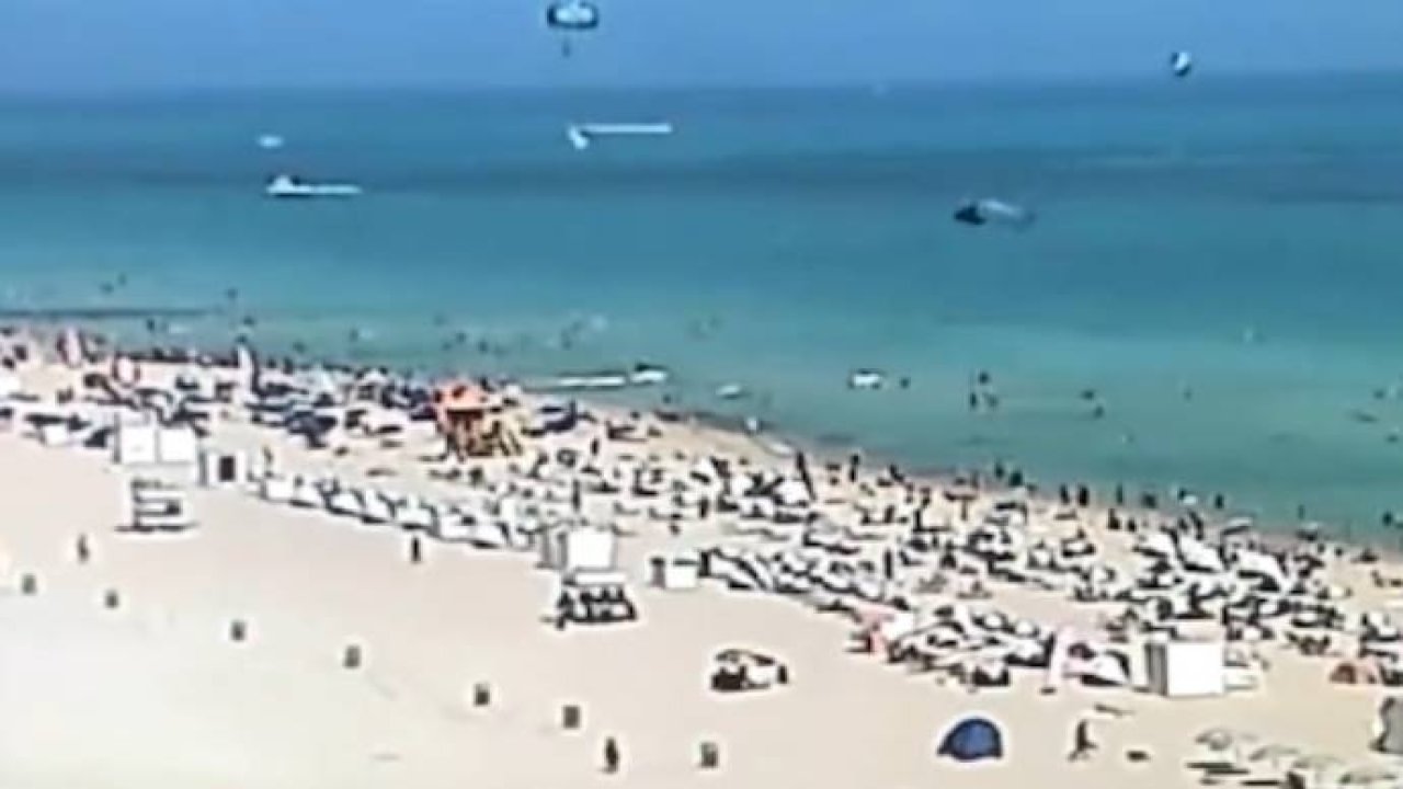 Miami sahiline helikopter düştü: 2 yaralı