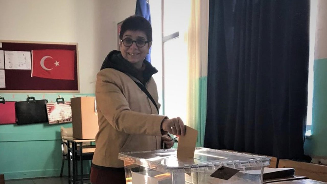 Mimarlar Odası Ankara Şubesi Başkanlığı'na Tezcan Karakuş candan yeniden seçildi