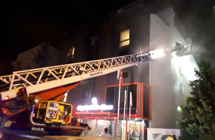 Ankara’da otel yangını: 10 kişi hastaneye kaldırıldı
