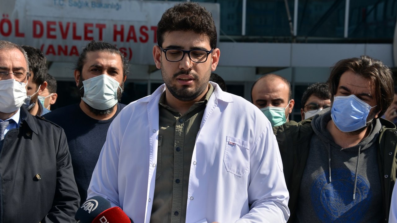 Doktoru darbeden babayla oğlu gözaltına alındı