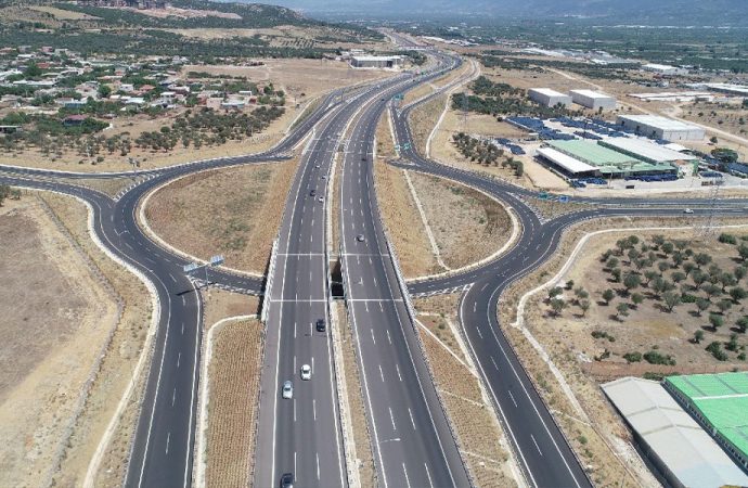 İstanbul’dan İzmir’e otoyol ücreti 256 tl, uçak bileti 144 tl