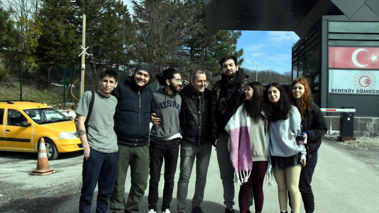 Ukrayna'dan tahliye edilen Türkler sınır kapılarından giriş yaptı