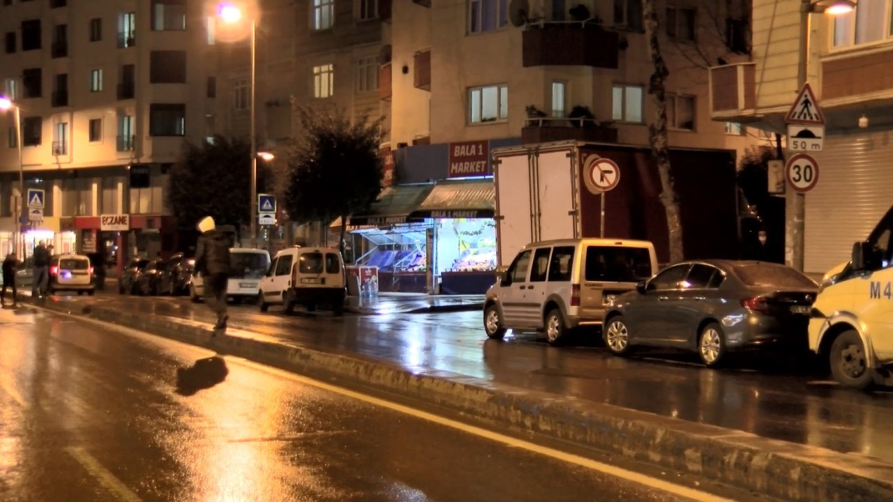 İstanbul Esenler'de yabancı uyruklu iki grup arasında kavga: İKİ KİŞİ YARALANDI