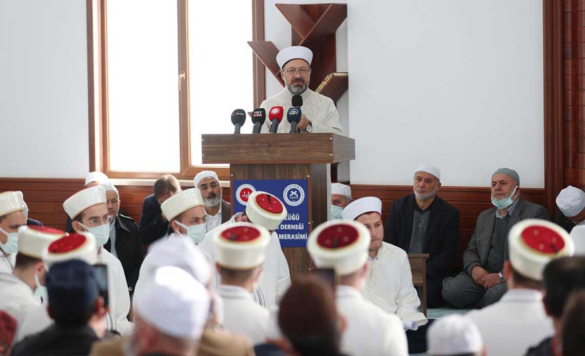 Diyanet’ten peruk, saç ektirme ve botoks fetvası: “Zorunlu hâller dışında caiz değildir”