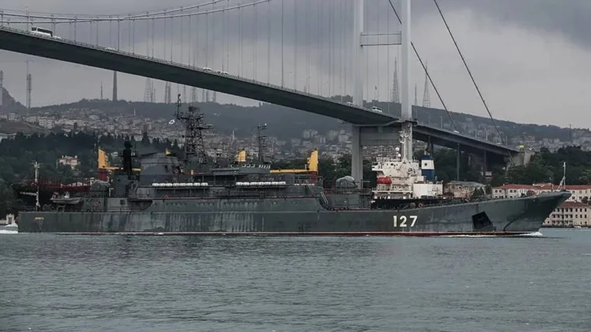 Flaş iddia: Bir Rus fırkateyni ve bir destroyer Boğazlardan geçmek için Ankara'nın kararını bekliyor