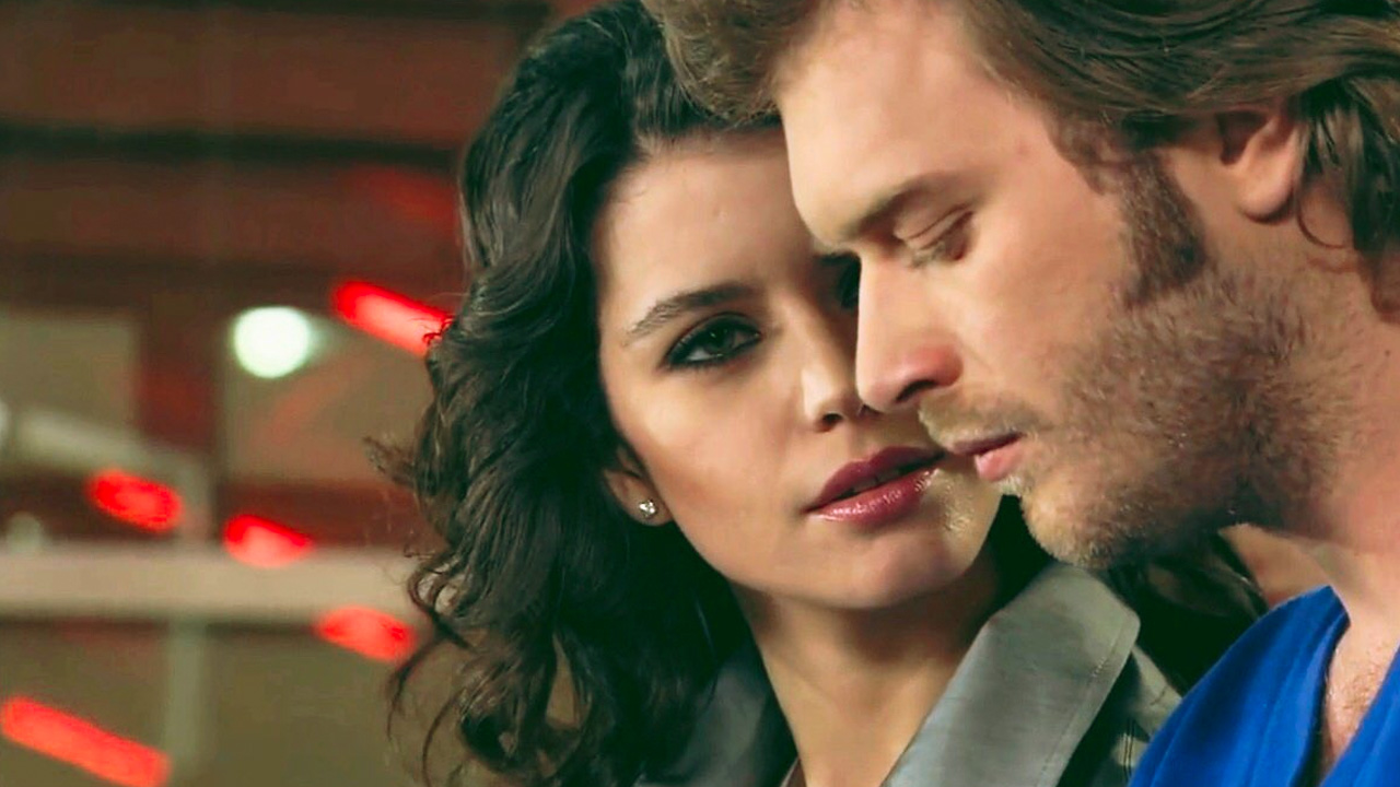 Beren Saat ve Kıvanç Tatlıtuğ 14 yıl aradan sonra bir arada