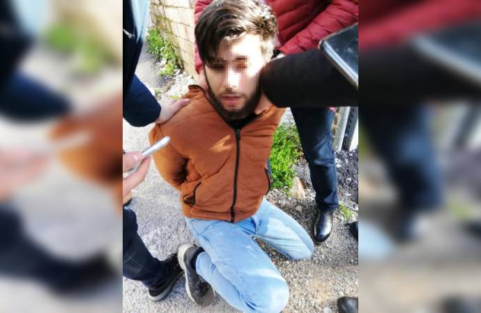 Yolda yürüyen kadını bıçaklayan erkek, ‘başkasına benzettim’ dedi!