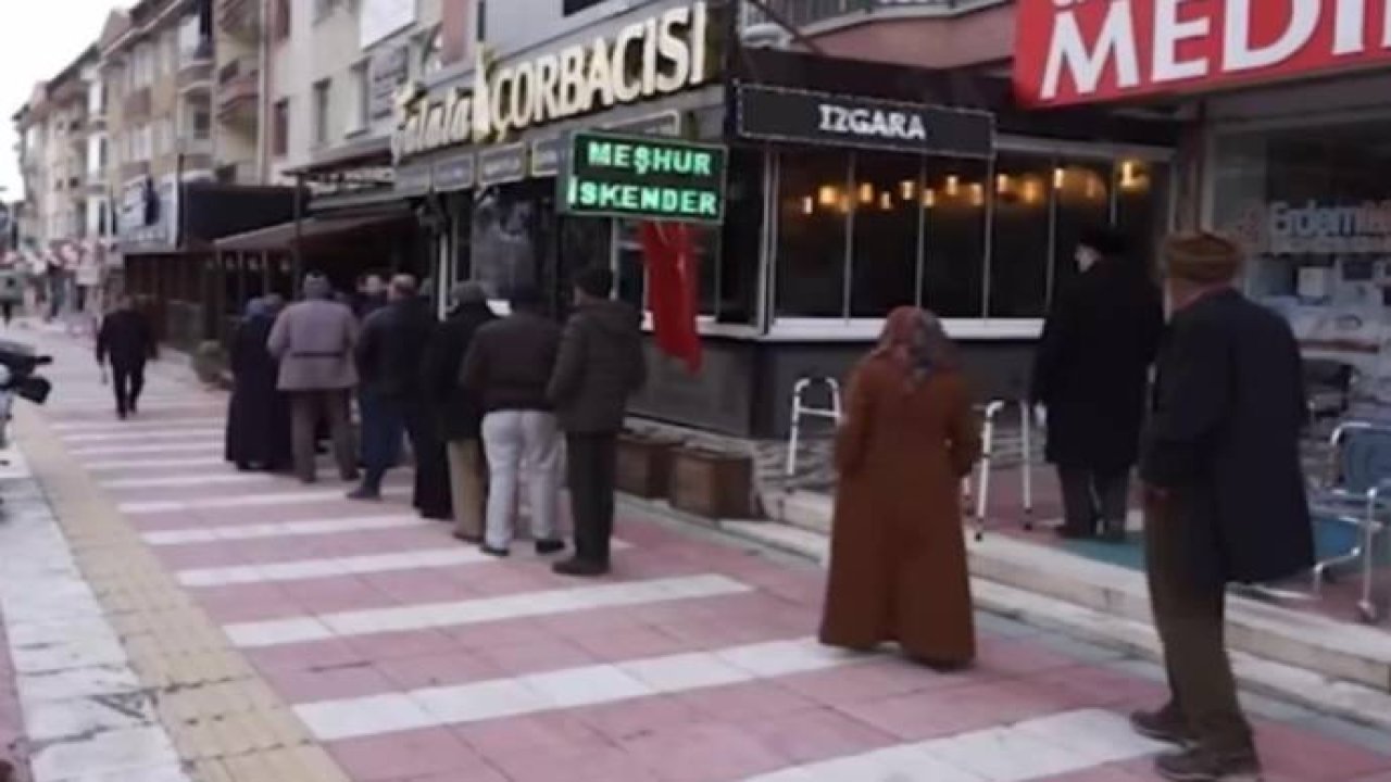 Yozgat’ta halk ucuza et ve süt alabilmek için kuyruk oluşturdu