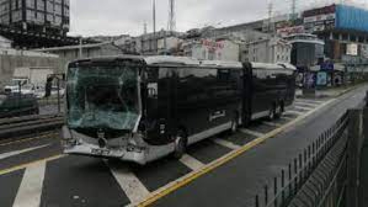 Esenyurt'ta metrobüs kazası: 4 yaralı