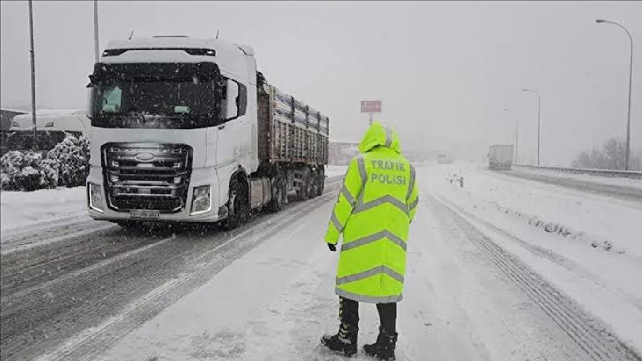 İstanbul'a kamyon ve tırların giriş yasağı başladı