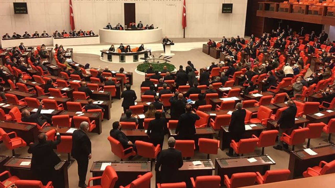 Seçim barajını yüzde 7'ye düşürecek kanun teklifi, Meclis'e sunuldu