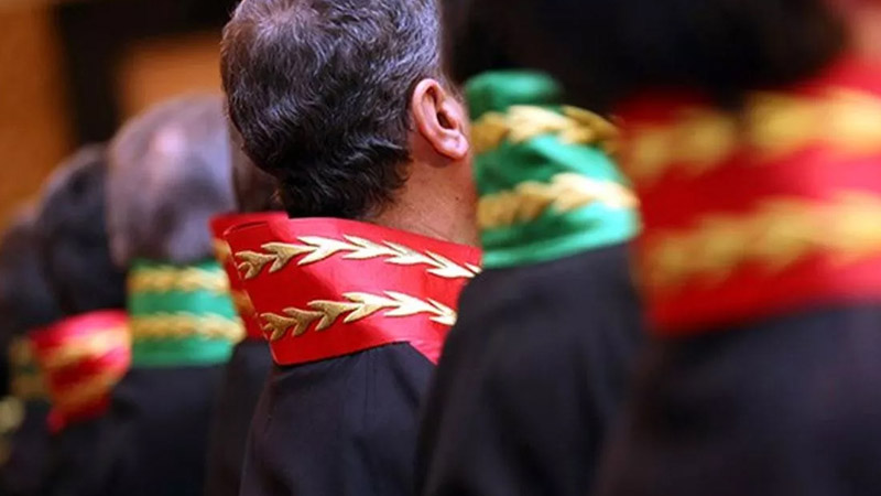 Resmî Gazete'de yayımlandı: 3 ilin hakimi ile bir cumhuriyet savcısı, bir idare mahkemesi üyesi meslekten ihra