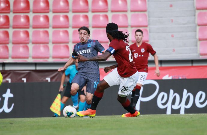 On dakikada her şey değişti! Trabzonspor, Sparta Prag deplasmanında avantajı kaptı…