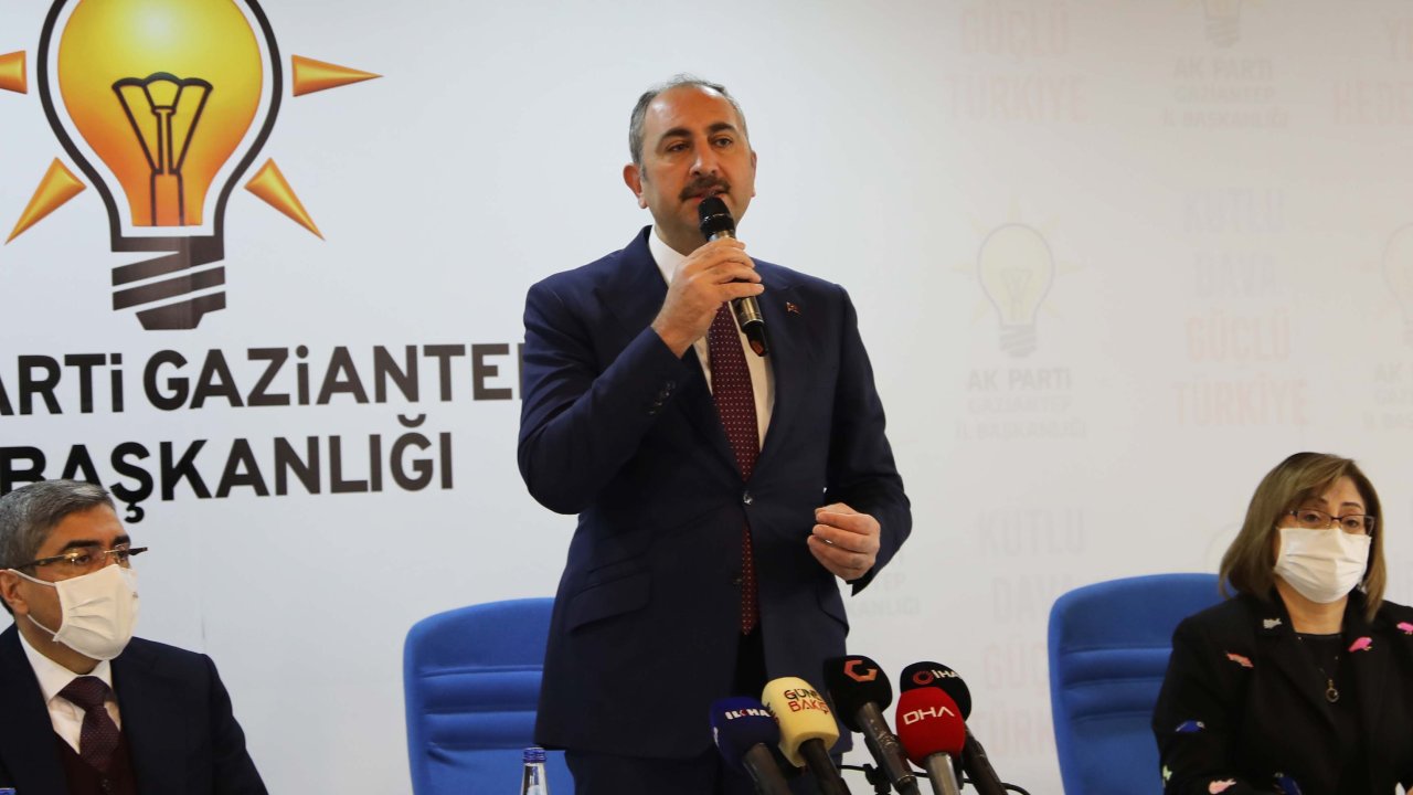 Abdulhamit Gül: 'Sorunları halının altına süpürmeye hakkımız yok'