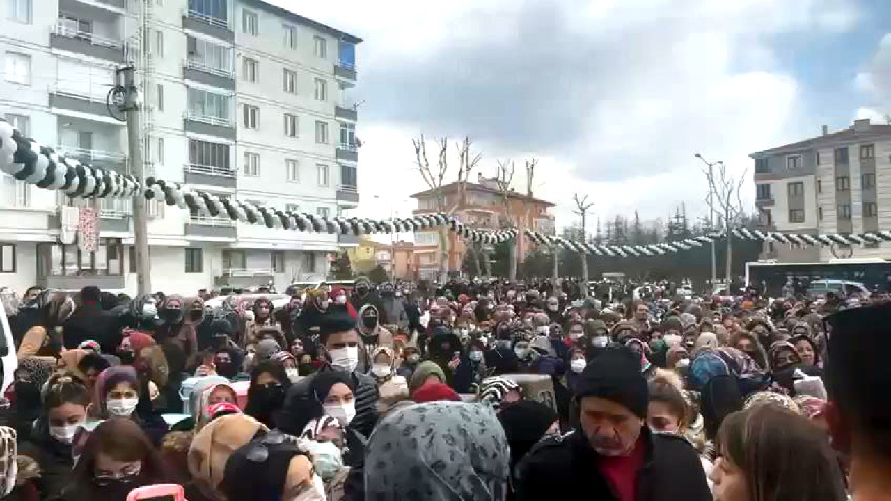 Mağazada indirim izdihamı