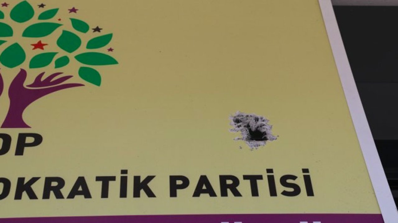 HDP Erdemli İlçe binasına silahlı saldırı: Partinin tabelasına kurşun isabet etti