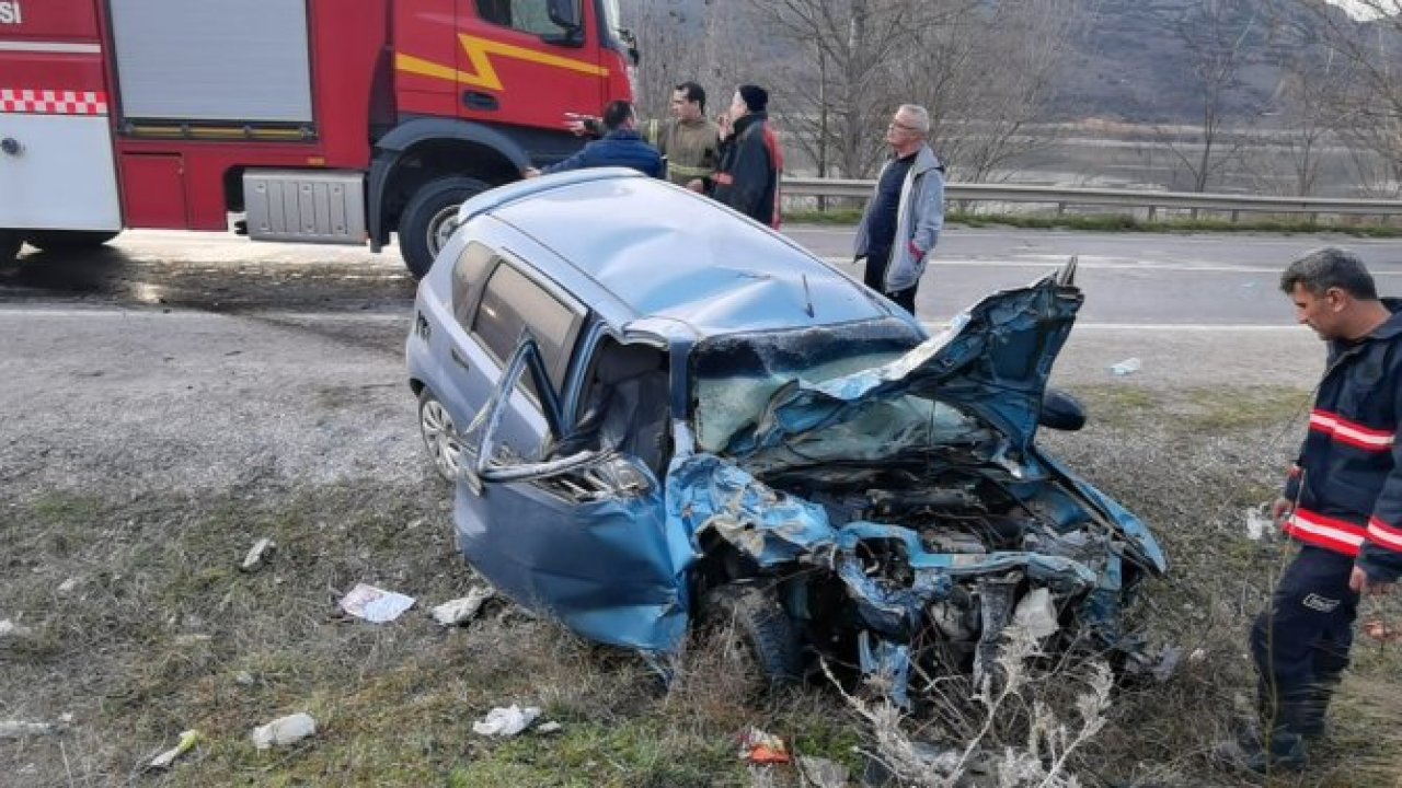 Bursa'da otomobil ile kamyonet birbirine girdi