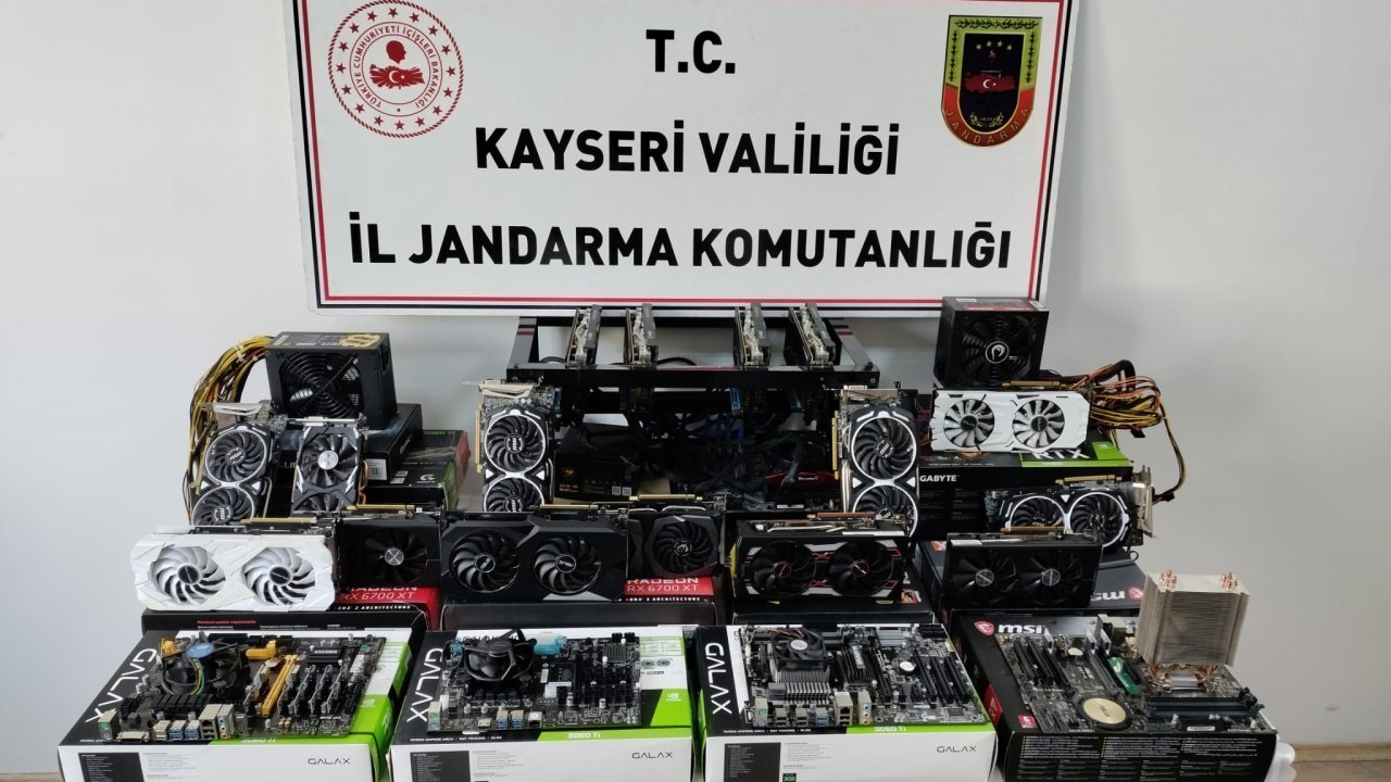 Gümrük kaçağı cihazlarla kripto para üreten 2 kişiye gözaltı
