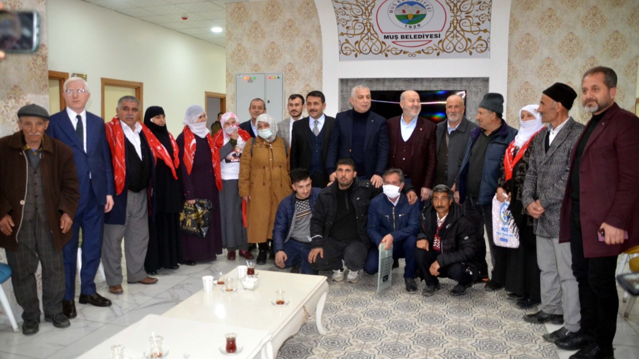 Külünk, Muş'ta HDP önünde eylem yapan ailelerle buluştu: Batılılar sizi görmezden geliyor çünkü onların bir kı