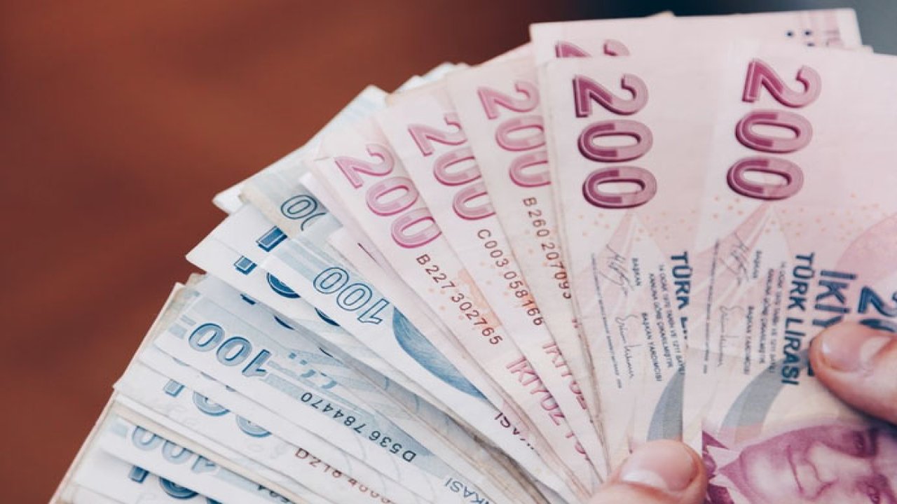 Bakan yardımcılarına çift maaş kıyağı!