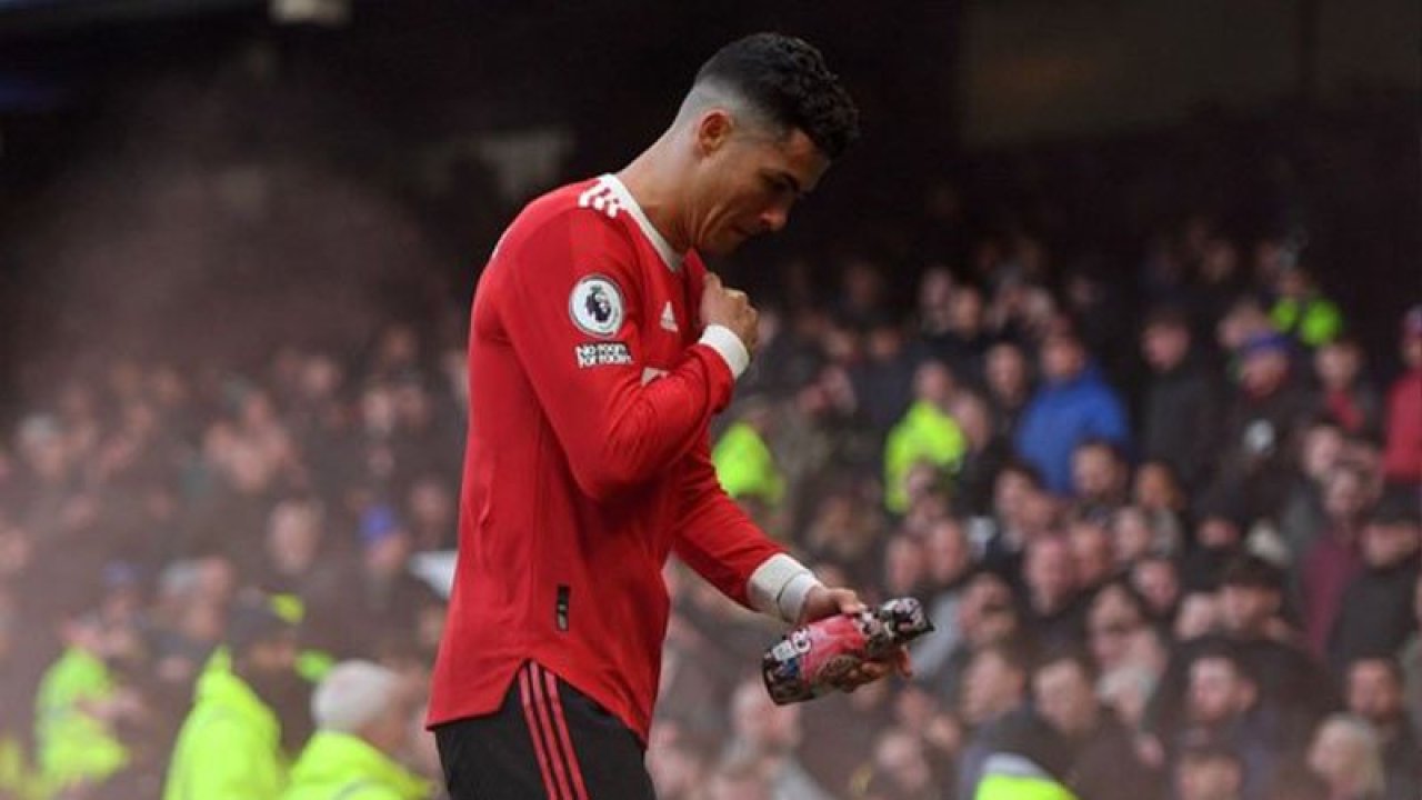 Taraftarın telefonunu kıran Cristiano Ronaldo hakkında soruşturma başlatıldı
