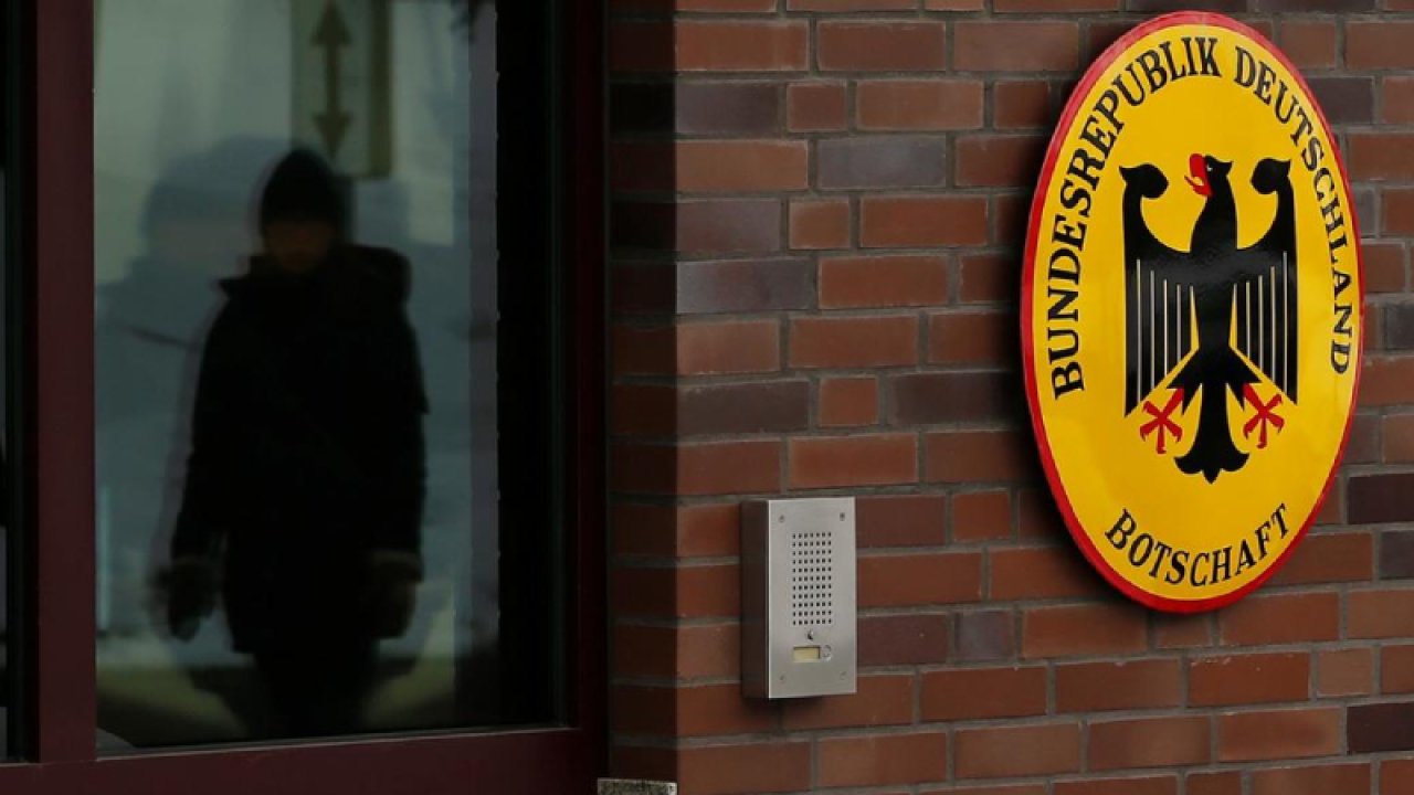 Rusya'dan 40 Alman diplomat için sınır dışı kararı