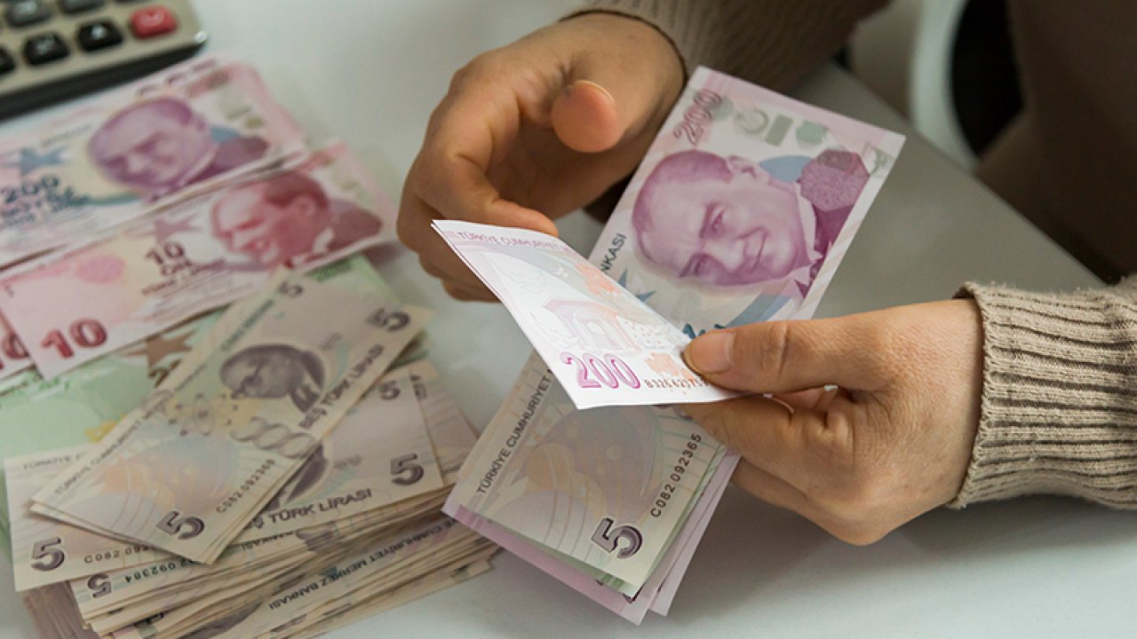 Emin Çölaşan: Din sömürüsü yapanların kamudan aldığı maaşlara dikkat etmek gerekir