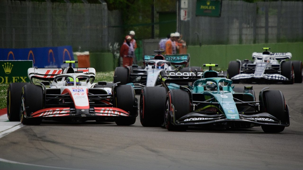 Sebastian Vettel: F1, DRS'ye bağımlı olmamalı