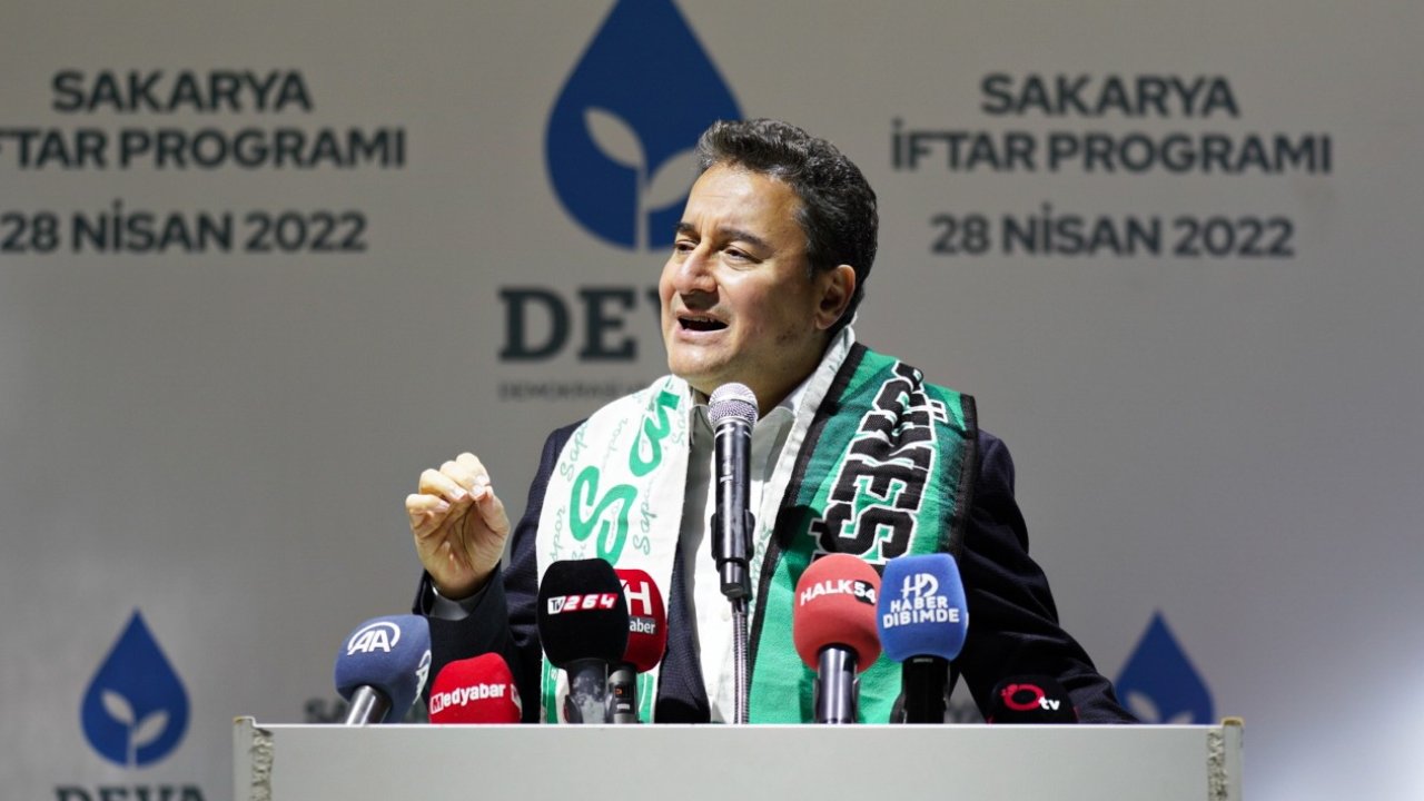 Deniz Zeyrek: Babacan’ın hamlesi kime yarar?
