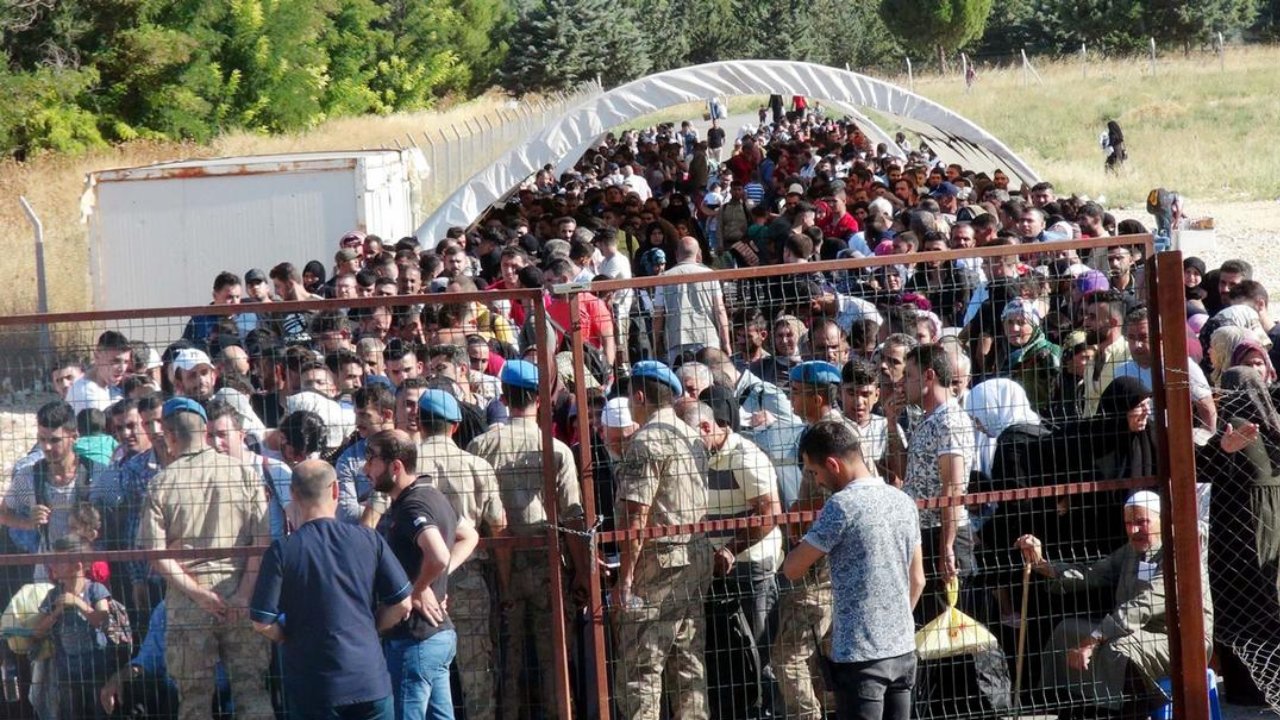 Sözcü yazarı Murat Muratoğlu: Mültecilere alışın hutbesi