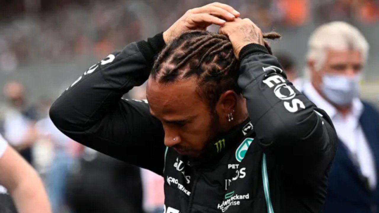 Hamilton, takı krizinde geri adım attı