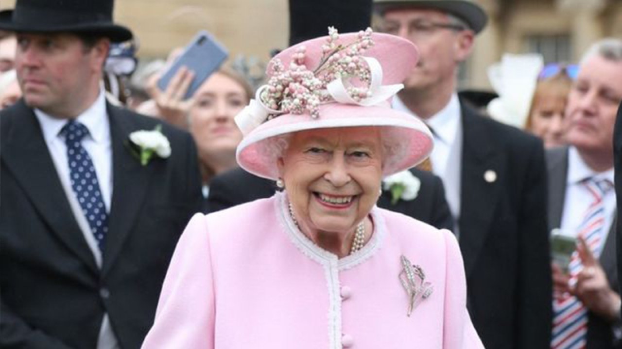 Kraliçe Elizabeth, 59 yıl sonra ilk kez parlamentonun açılışına katılmayacak