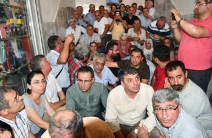 HDP Adana il binasında polis ablukası: giriş çıkışlar kapatıldı