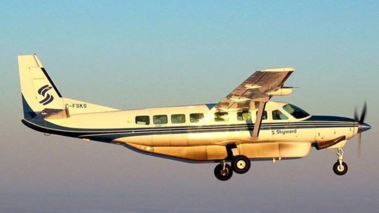 Pilot bayılınca uçağı yolcu indirdi