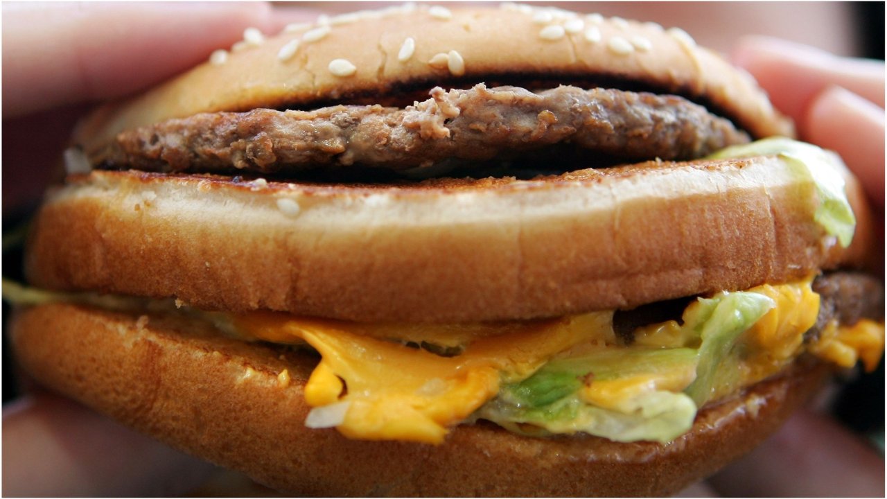 McDonald's'a dava açıldı: Reklamlarında hamburgerleri olduğundan büyük gösteriyor