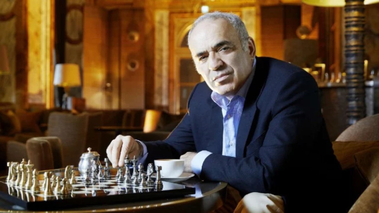 Satranç yıldızı Kasparov artık “yabancı ajan”