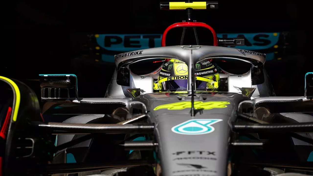 Hamilton: Aracın arka tarafıyla boğuşuyorum