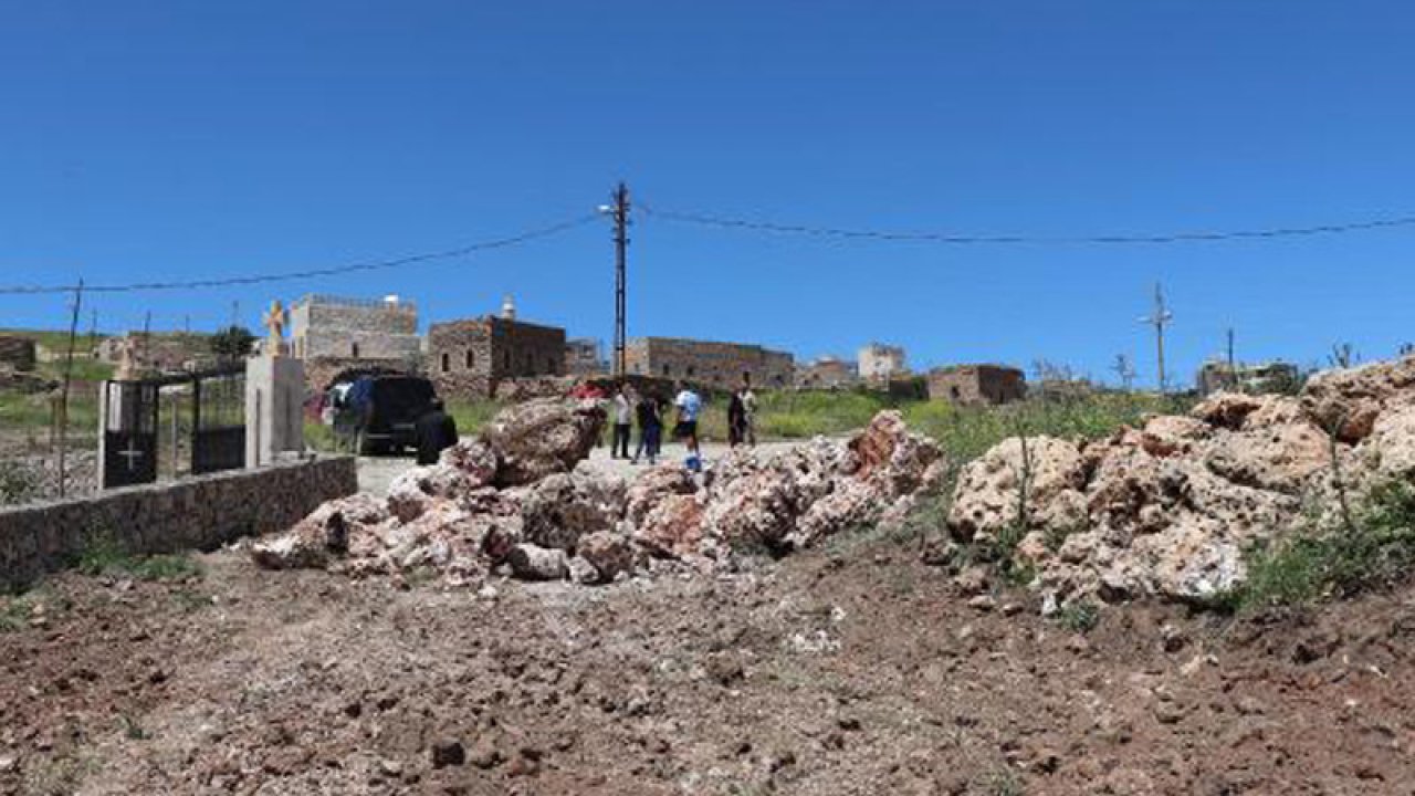 Ezidiler 40 yıl sonra Avrupa'dan köylerine döndü: Yolları taşlarla kapatıldı