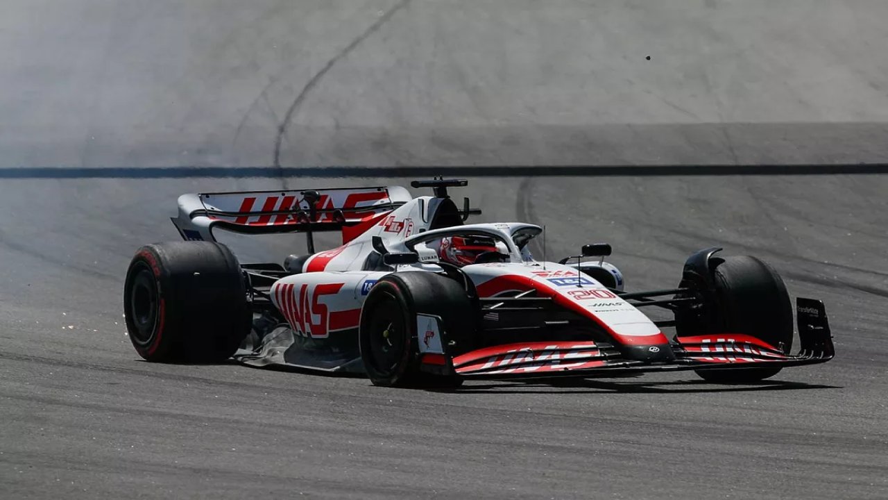 Kevin Magnussen, İspanya GP'de Hamilton ile yaşadığı temasla alakalı fikrini değiştirdi