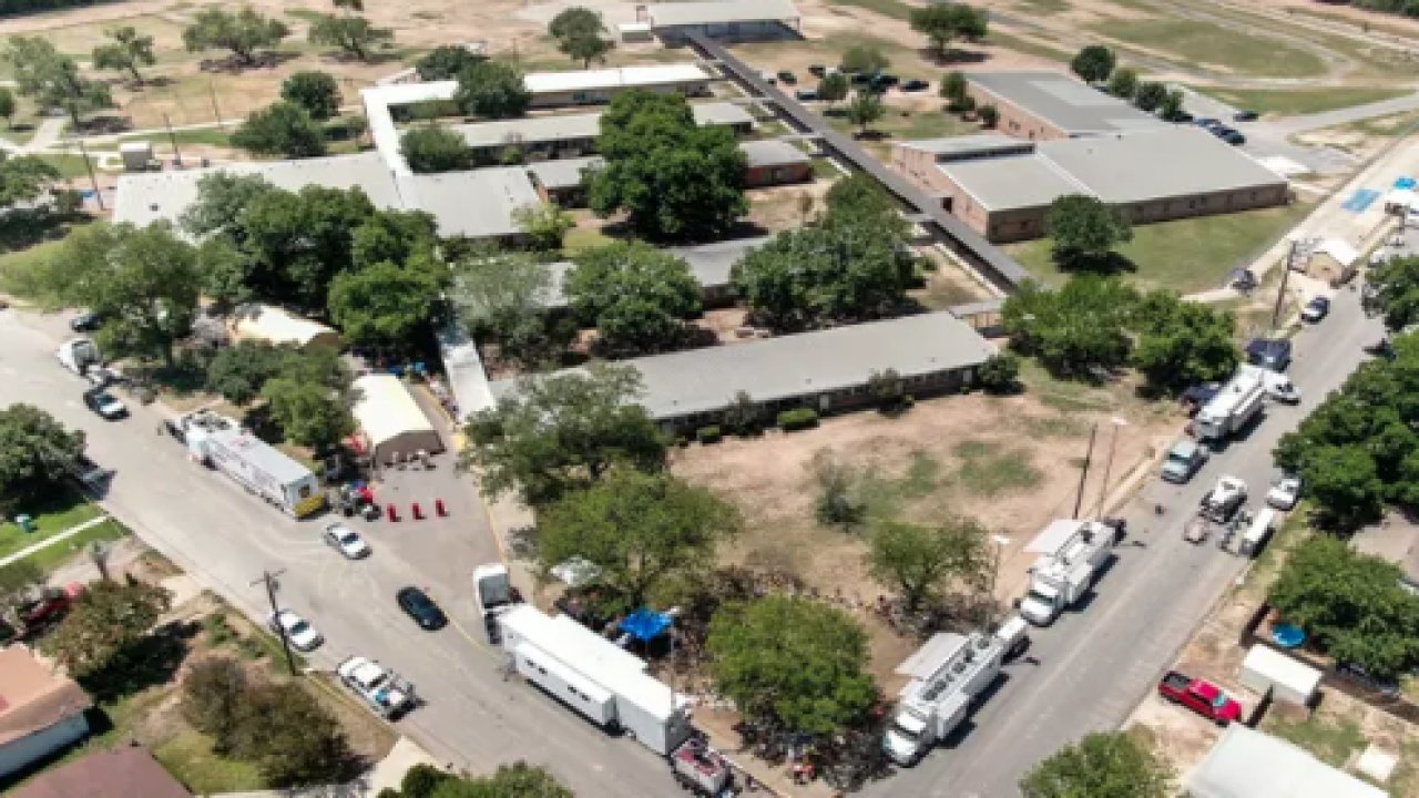 Texas'ta ilkokulda 21 kişiyi öldüren saldırgan sosyal medyada okul saldırısı ve tecavüz tehditleri paylaşmış