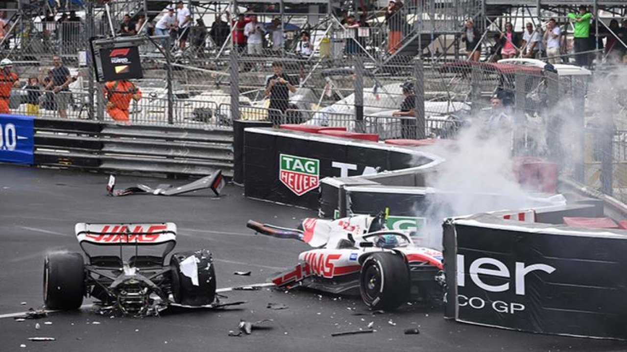 F1'de korkunç kaza: Schumacher'in aracı ikiye bölündü