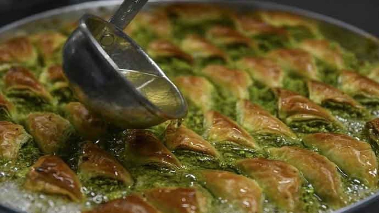 Baklavacılardan fıstıklı baklavaya protesto! Üretime ara verildi