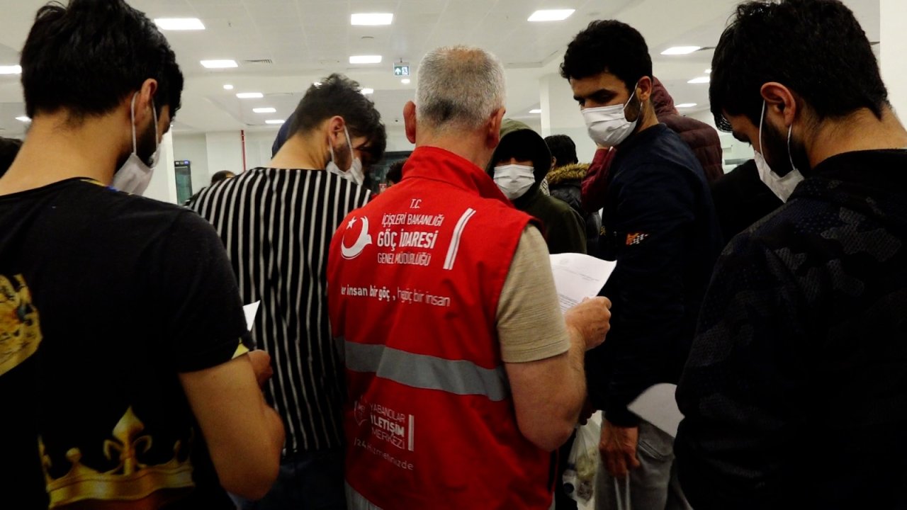 İstanbul'da kaçak göçmen operasyonu: 6 bin 686 göçmen sınır dışı ediliyor
