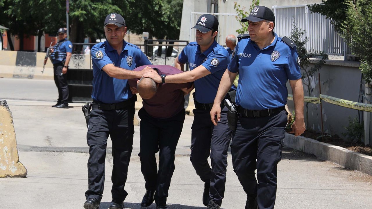 Suriye uyruklu zihinsel engelli kadına tekme atan kişi, kendini böyle savundu: Erkek sandım, pişmanım